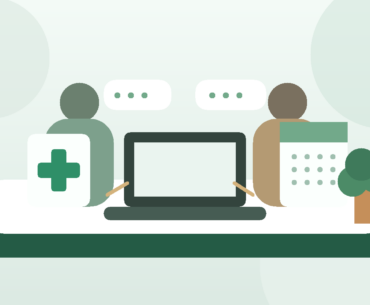 Saúde preventiva no trabalho com RH e colaborador conversando sobre consultas e exames