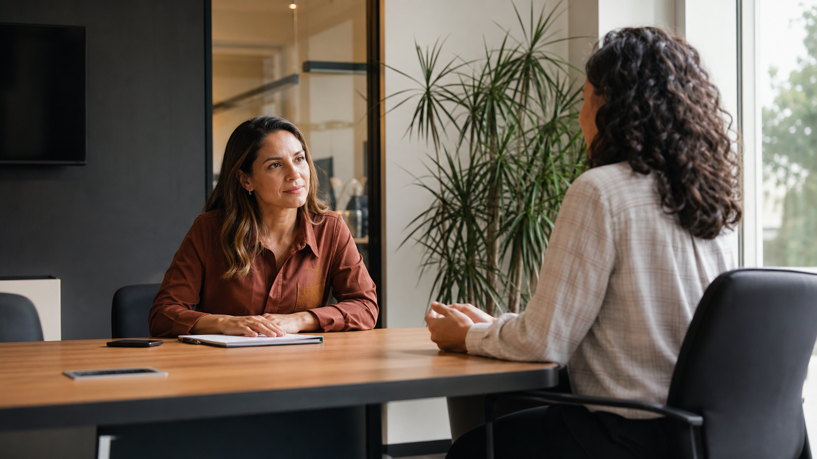 Afastamento por saúde mental: retorno seguro ao trabalho Afastamento por saúde mental e conversa de retorno seguro ao trabalho com apoio do RH