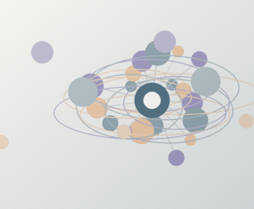 Profissionais de RH organizando um mapa visual de habilidades em quadro e notebook